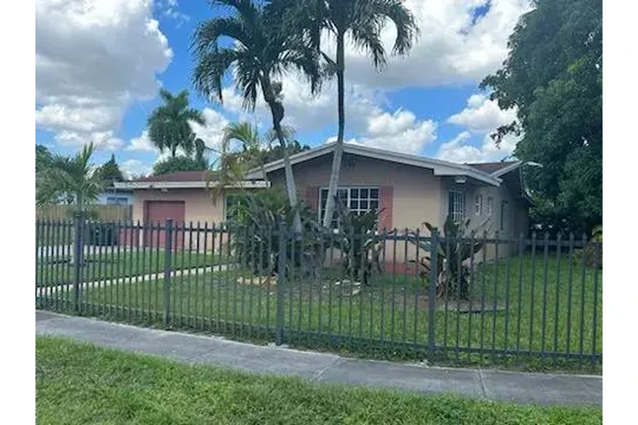 $1690 : North Miami 3 Bed & 2 Bath image 2