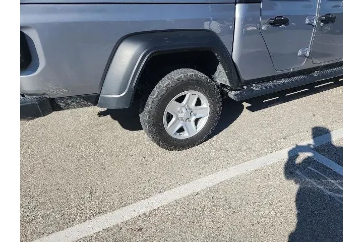 $23300 : Jeep Gladiator 2020 4x4 Spor image 6