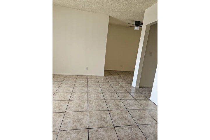 $1900 : 1bed Apt. En  North Hills image 1