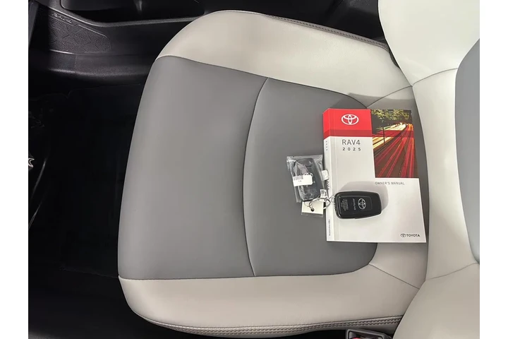 $38494 : Gold Certified 2025 RAV4 XLE image 7