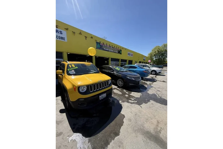 $12888 : 2018 Renegade Latitude image 4
