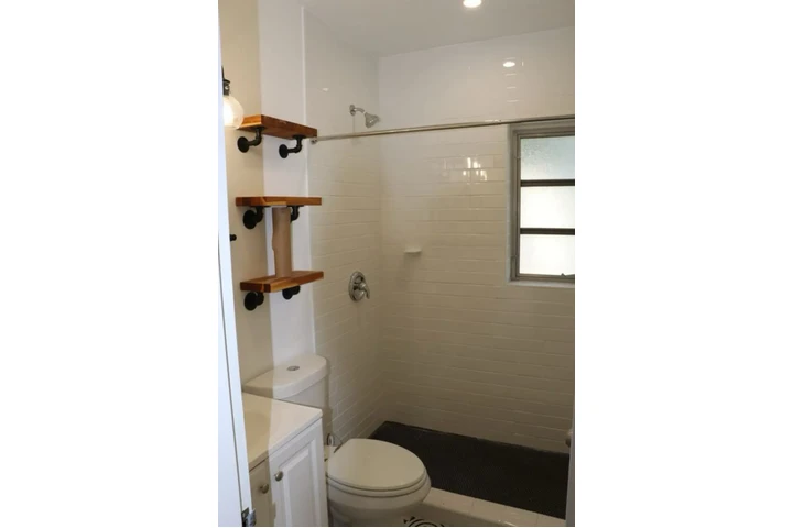 $2300 : 2 Bed Home in Coral Gables image 7
