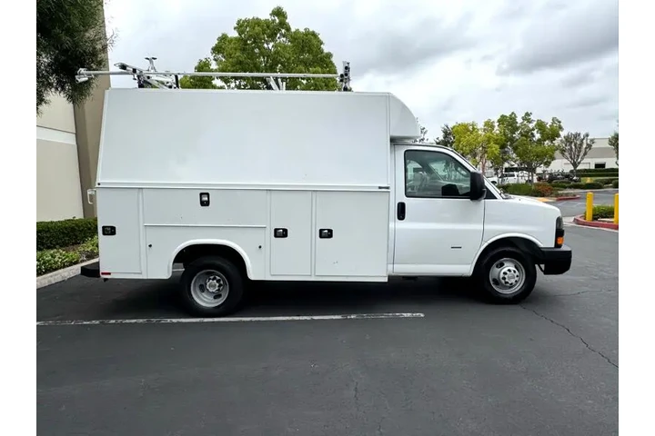 2022 Express G3500 image 6