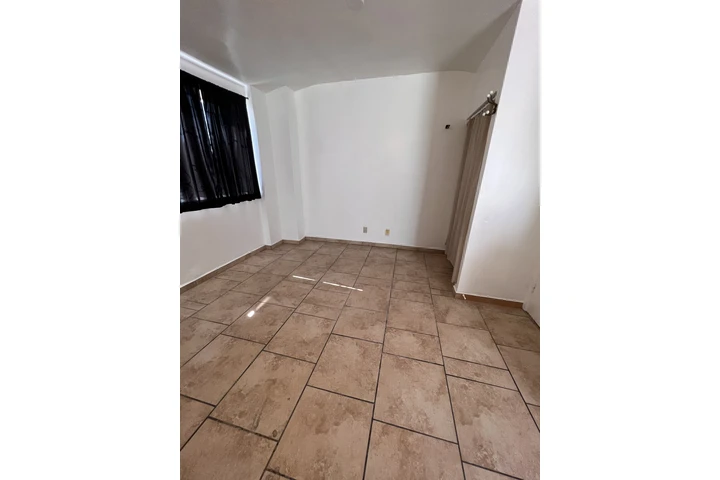 $1400 : STUDIO image 4