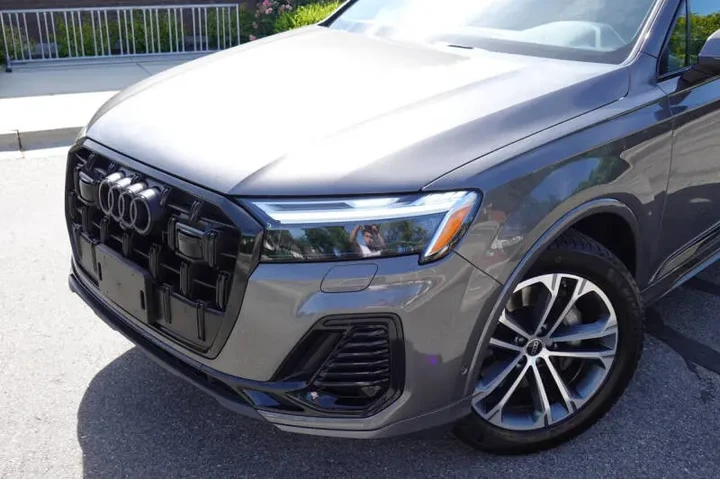 $46959 : 2025 Q7 quattro Premium Plus image 3