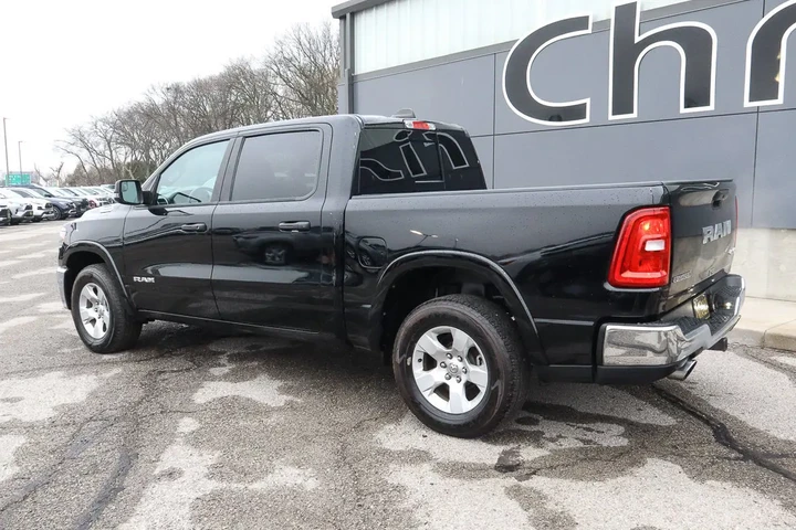 $39988 : 2025 1500 Big Horn 4x4 Crew C image 6