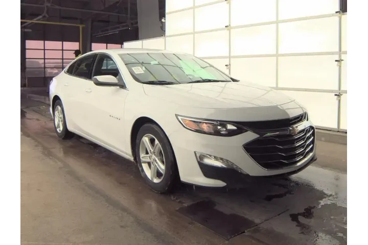 $13953 : Chevrolet Malibu 2023 LT 4dr image 4