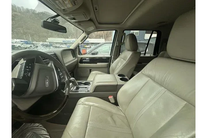 $12999 : Lincoln Navigator 2016 4x4 S image 8