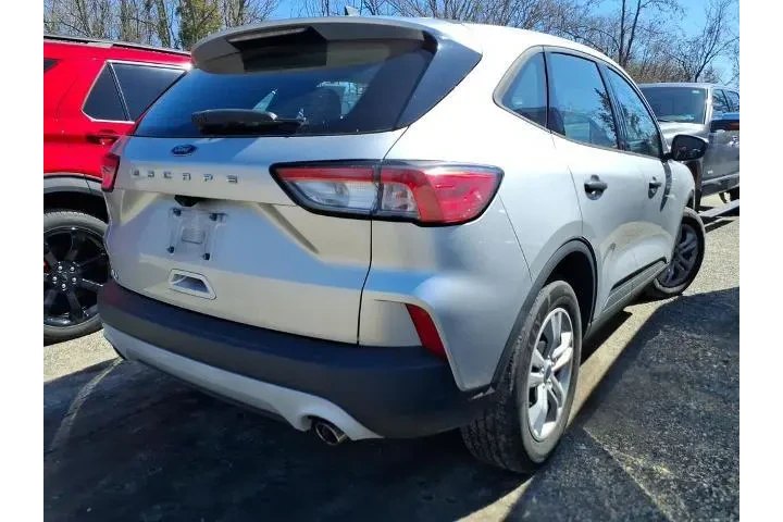 $15944 : Ford Escape 2020 S 4dr SUV image 9