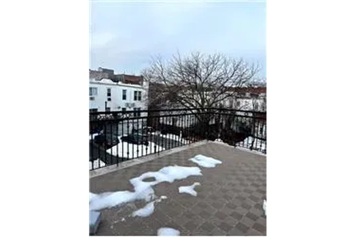 $3000 : Rental property with 3 bedro image 1