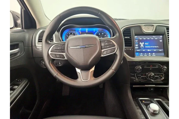 $22998 : Chrysler 300 2020 AWD Tourin image 10