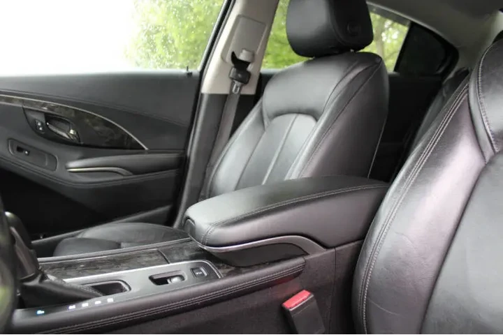 2015 LaCrosse Leather image 7