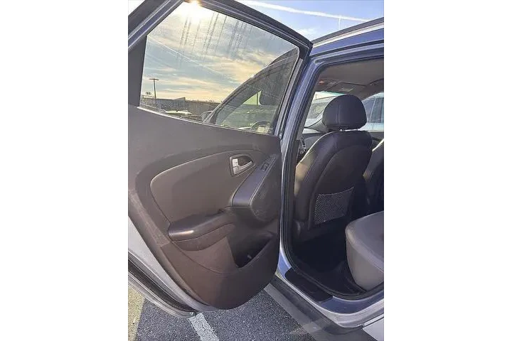 $8325 : Hyundai TUCSON 2012 AWD GLS image 3