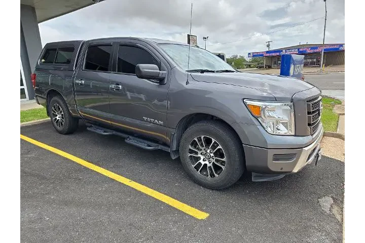 $27983 : Nissan Titan 2021 4x2 SV 4dr image 9