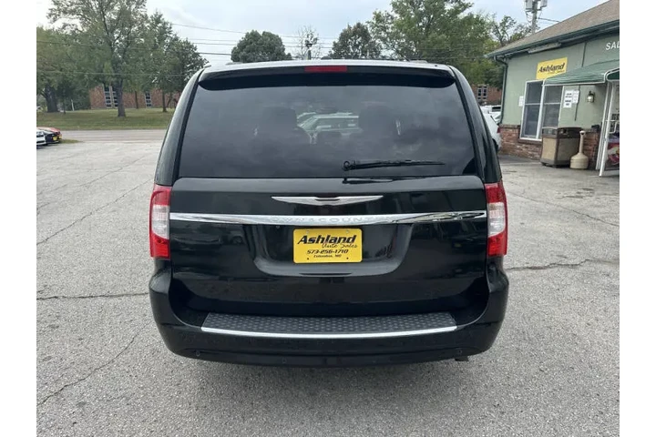 $8900 : 2015 Town and Country Touring image 5