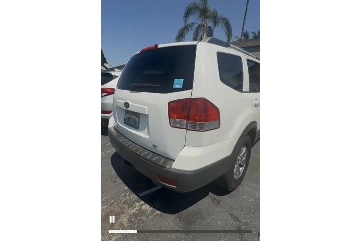 $5750 : Kia Borrego 2009 en Anaheim image 2