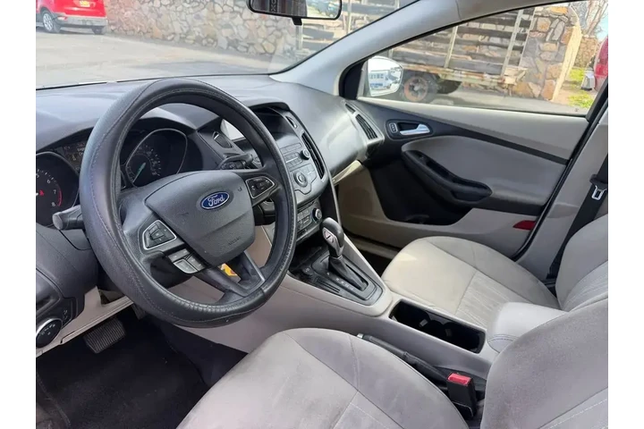 $9500 : Ford Focus 2018 SE 4dr Hatch image 4