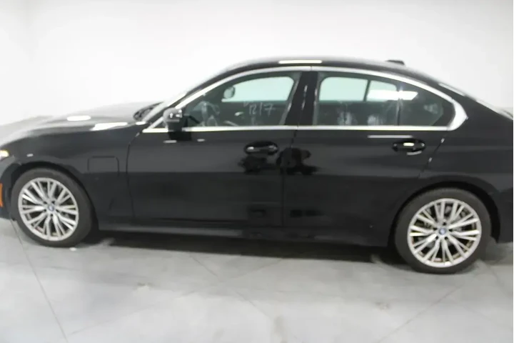 $26888 : BMW 3 Series 2024 330e 4dr S image 6