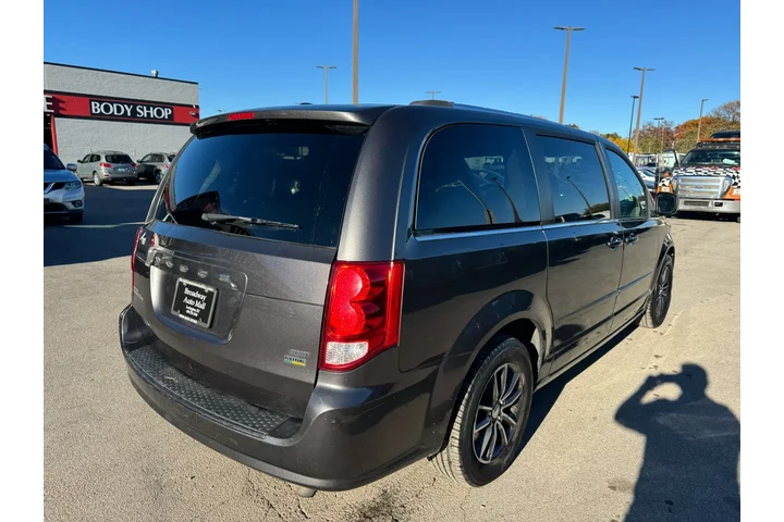 $5980 : 2017 Grand Caravan SXT Wagon image 2