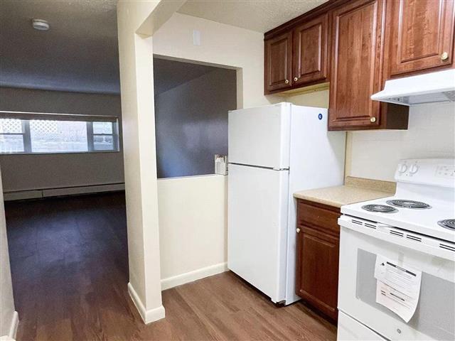 $1350 : Single in Lynwood image 2