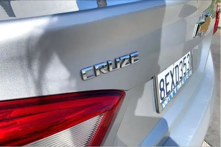 $13985 : Chevrolet Cruze 2018 LS Auto image 8