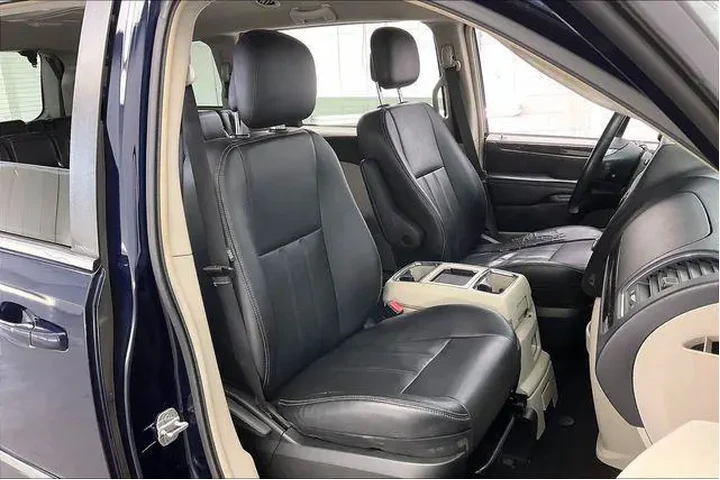 $4990 : Chrysler Town and Country 20 image 7