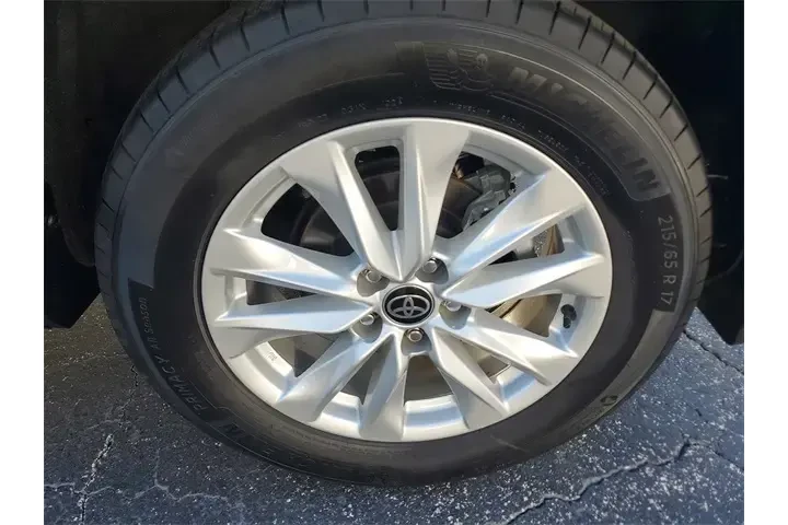 $24490 : Toyota Corolla Cross 2024 LE image 6