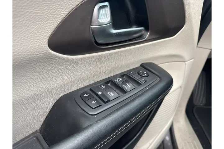 $15500 : Chrysler Voyager 2020 LXi 4d image 8