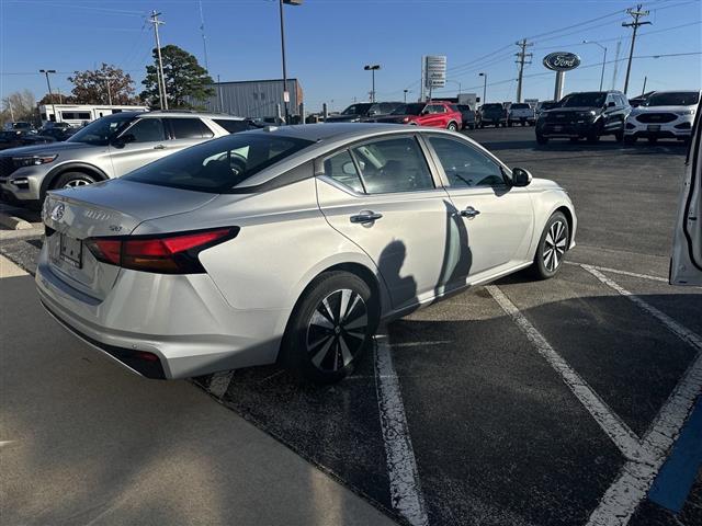 $18799 : 2021 Altima 2.5 SV Sedan I-4 image 6