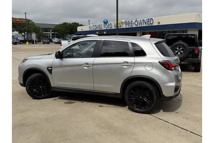 $23511 : Mitsubishi Outlander Sport 2 image 9