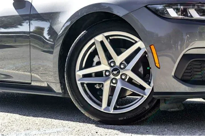 $27995 : Ford Mustang 2024 EcoBoost 2 image 2