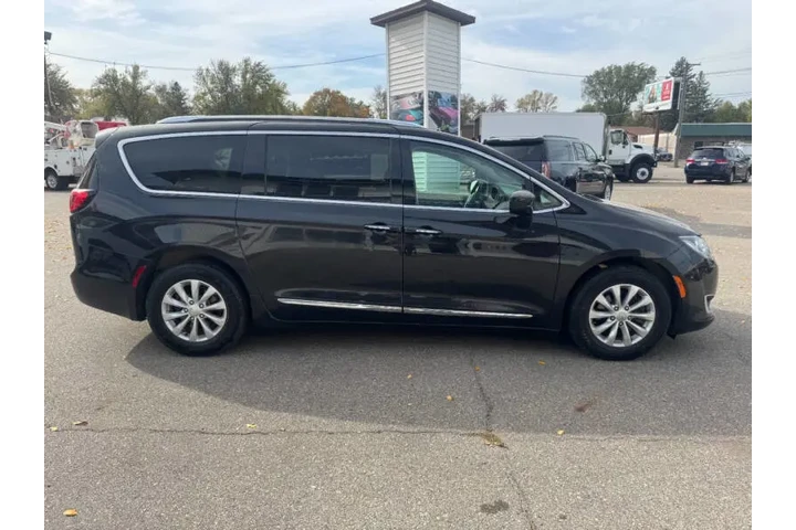 $9990 : 2019 Pacifica Touring L image 6