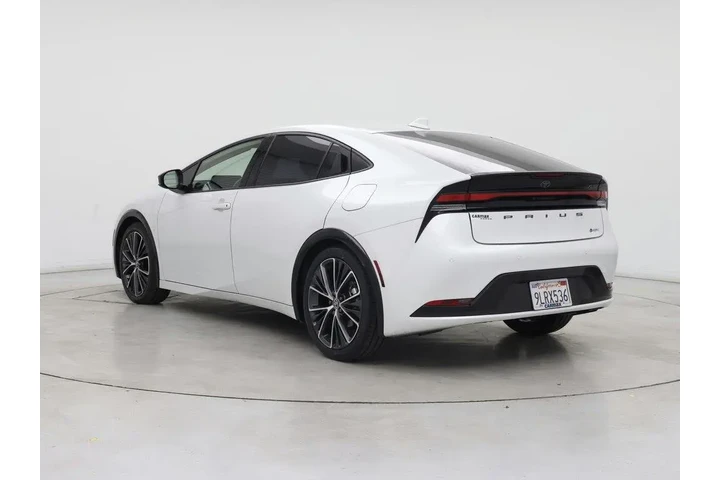 $27998 : Toyota Prius 2023 XLE 4dr Ha image 2