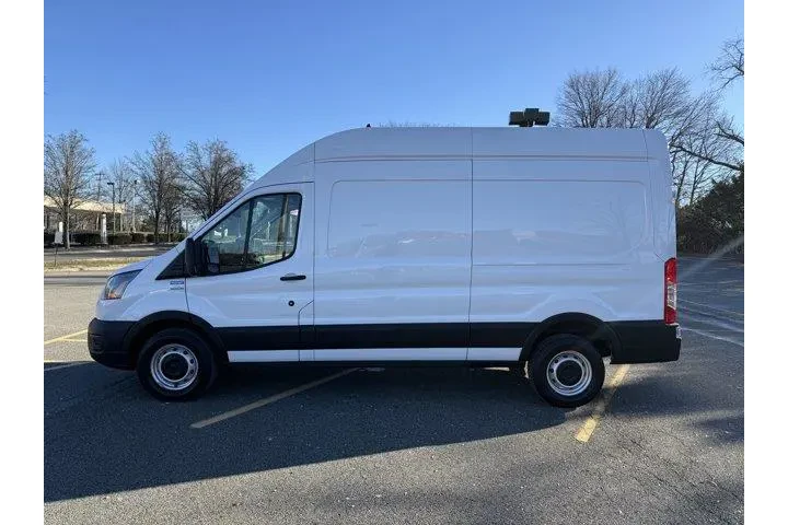 $33985 : Ford Transit 2023 250 3dr LW image 3