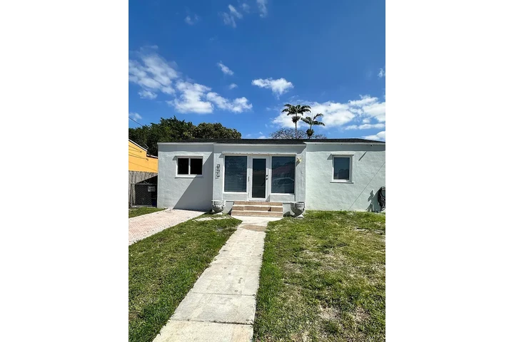 $700 : Beautiful Home...Miami, FL image 1