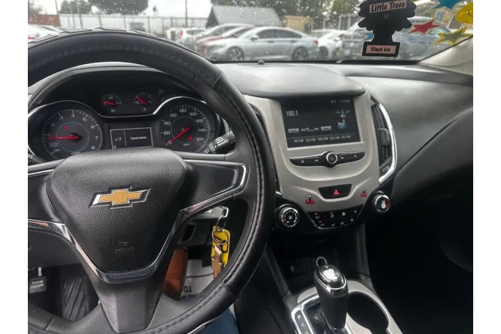 $9999 : 2017 Cruze LS Auto image 9