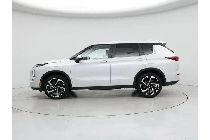 $26998 : Mitsubishi Outlander 2024 SE image 3