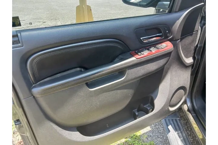 $12000 : 2010 Escalade ESV Premium image 3