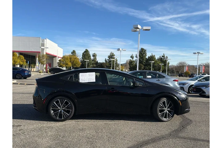 $32210 : Toyota Prius 2025 LE 4dr Hat image 3