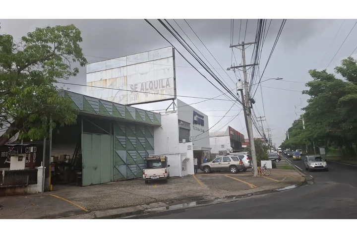 SE ALQUILA VALLA image 2