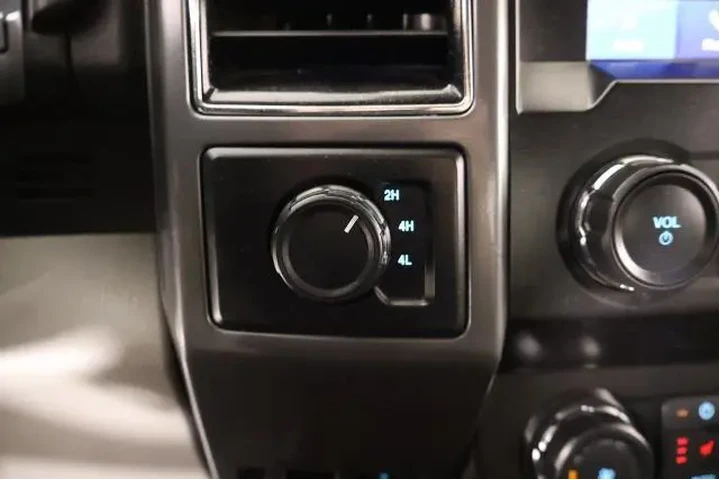 $25780 : Ford F-150 2019 4x4 XLT 4dr image 9