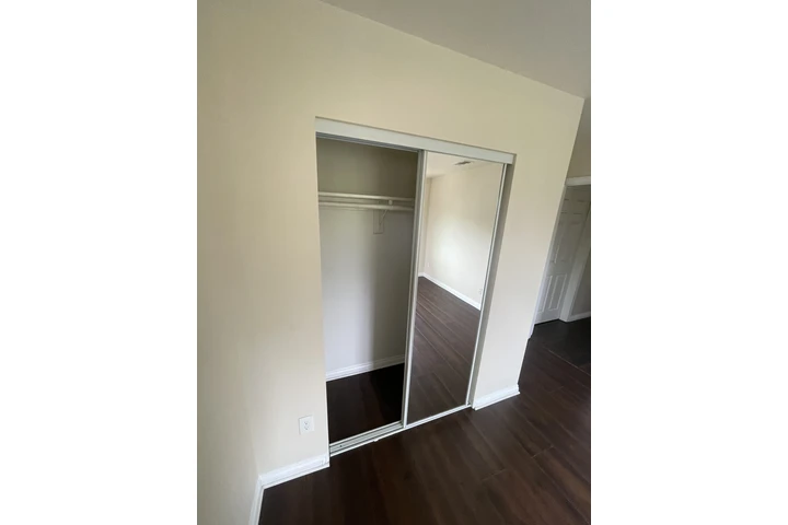 $800 : CENTURY & WILMINGTON SUR L.A image 4