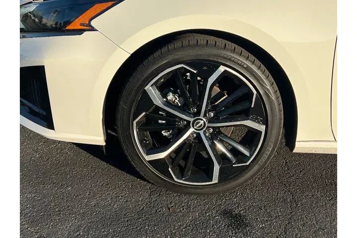 $21998 : Nissan Altima 2024 2.5 SR 4d image 10