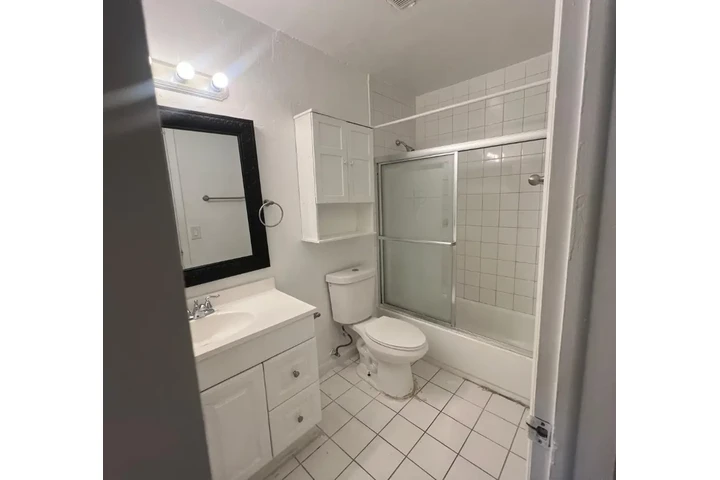 $1000 : RENTO HABITACIÓN CON BAÑO image 4