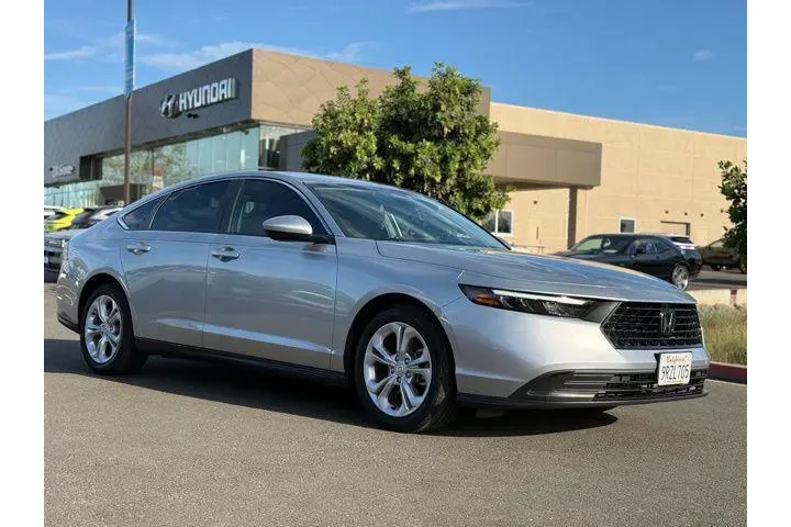 $26991 : Honda Accord 2025 LX 4dr Sed image 10