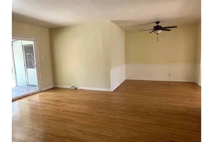 $2220 : The private fenced backyard image 3