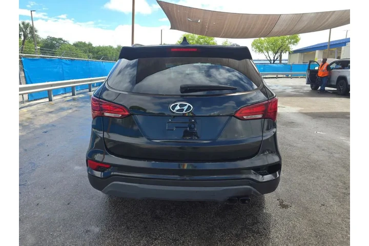 $5500 : 🚙 Hyundia Santa Fe " CASH " image 5