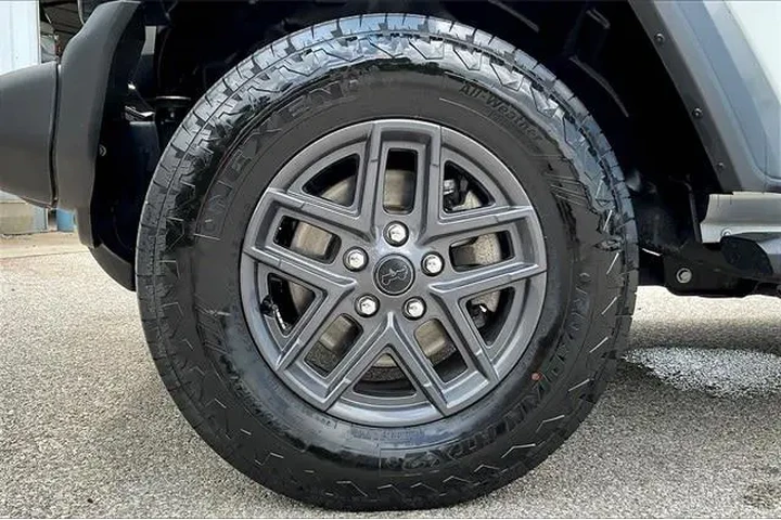 $35558 : Jeep Wrangler 2024 4x4 Sport image 8