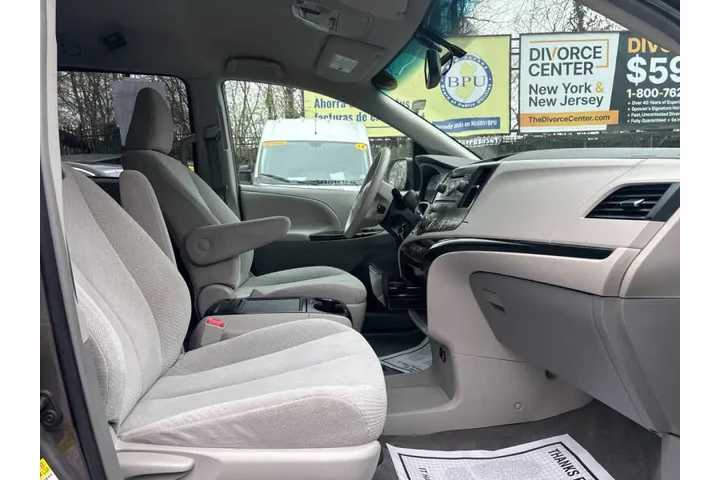 $12499 : 2013 Sienna LE 7-Passenger Au image 9