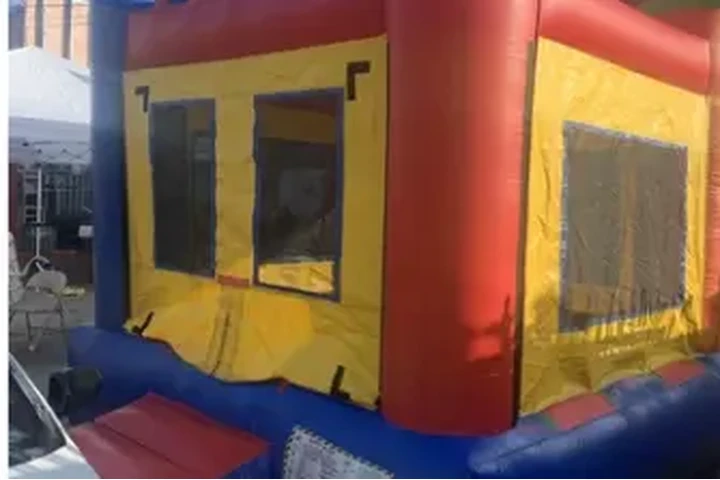 SILLAS Y MESAS DE RENTA image 6